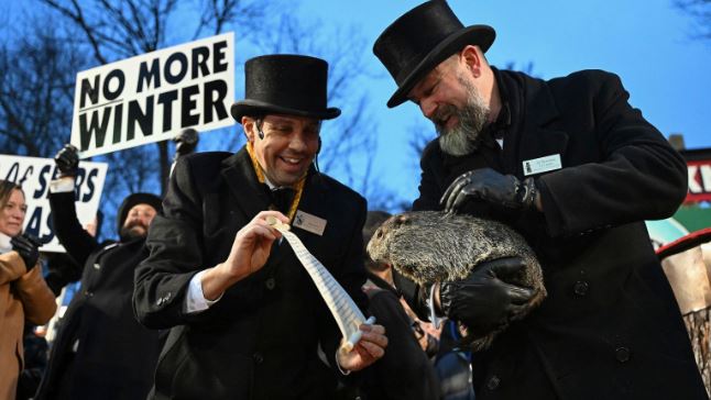 Punxsutawney Phil doesn't see shadow, predicts early spring.