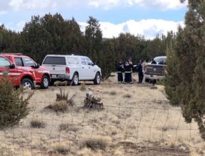 Arson investigators meet at the structure fire off Standford rd. and Ponderosa. Picture by Mountain Daily Star. 