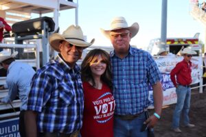 Walt and Kristi Blackman with Mayor Palmer MOUNTAIN DAILY STAR